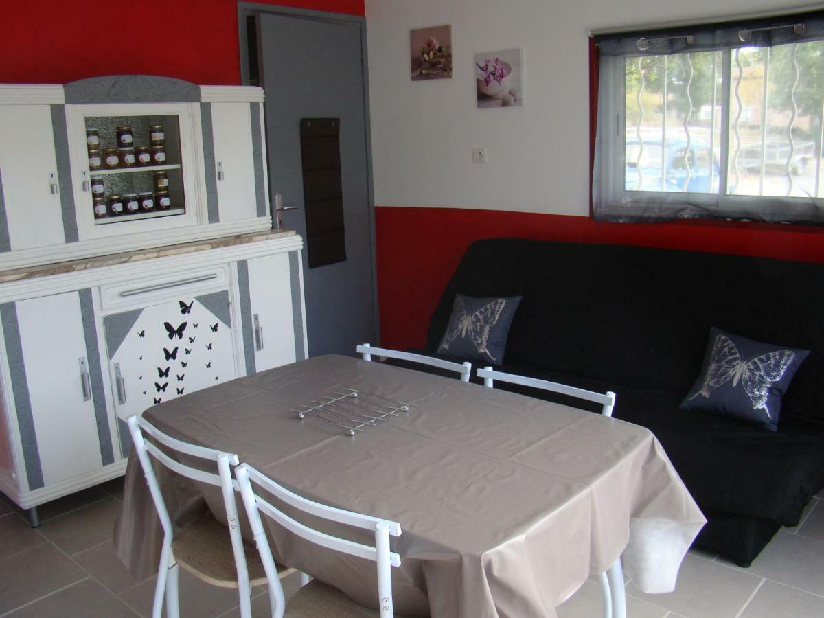 Studio/Gite Les Papillons Lablachère 外观 照片